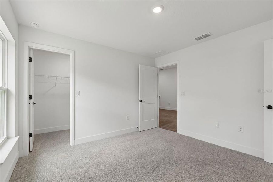 Spacious, unfurnished interior of a new home in Abbey Glen, Dade City (Image 75).
