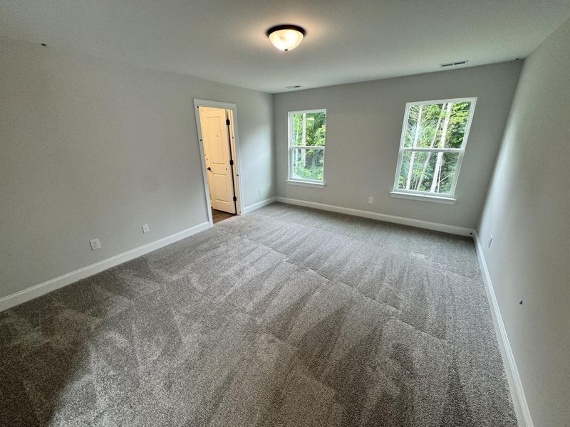 Spacious, unfurnished interior of a new home in Caldwell Forest, Charlotte (Image 10).