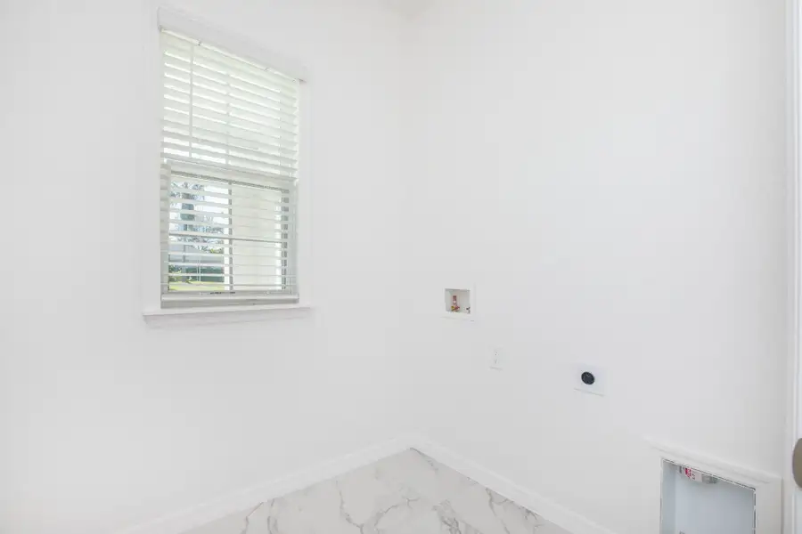 Representative unfurnished interior of a home built from the Clearwater by Maronda Homes in Vero Lake Estates, Vero Beach (Image 18).