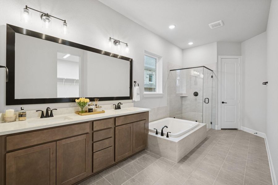 Furnished interior view inside a new home in Riceland 50’ Alley Load Homesites, Mont Belvieu (Image 6).