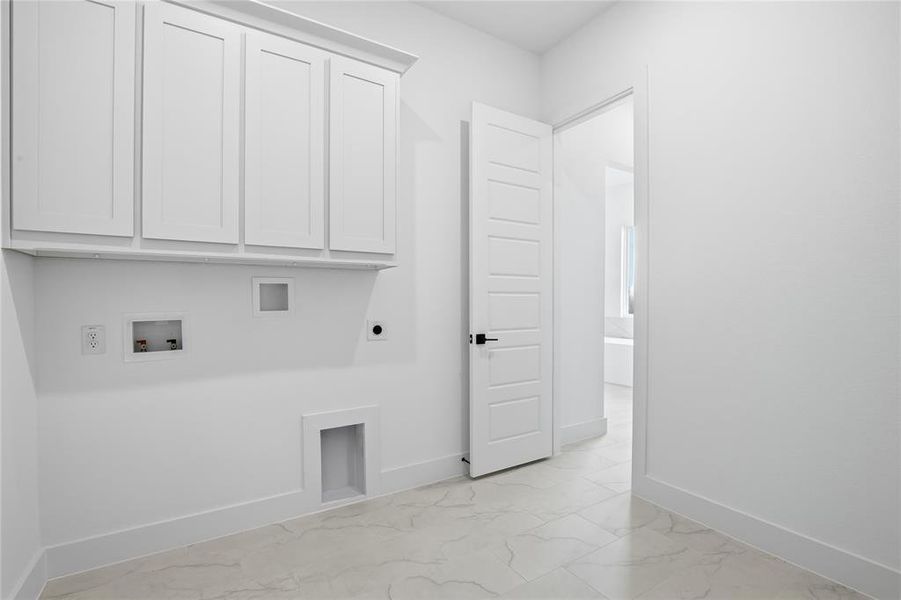 Spacious, unfurnished interior of a new home in Pecan Grove, Burleson (Image 25). Spacious, unfurnished interior of a new home in Pecan Grove, Burleson (Image 25).