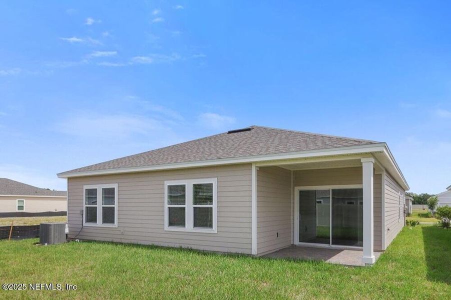 Exterior details and patio area of a home in Coopers Meadow, Jacksonville (Image 16).