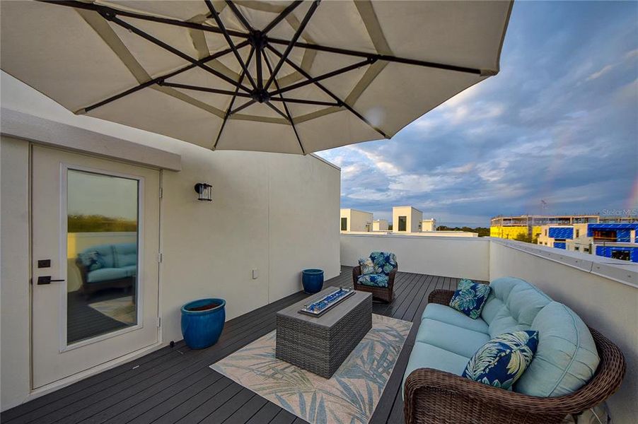 Exterior details and patio area of a home in , St. Petersburg (Image 31).