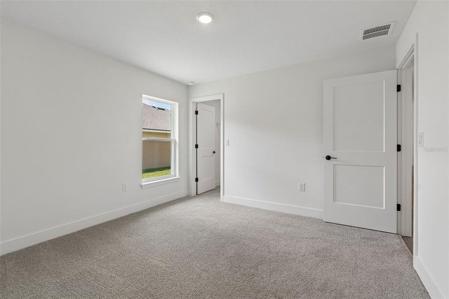 Spacious, unfurnished interior of a new home in Abbey Glen, Dade City (Image 74).