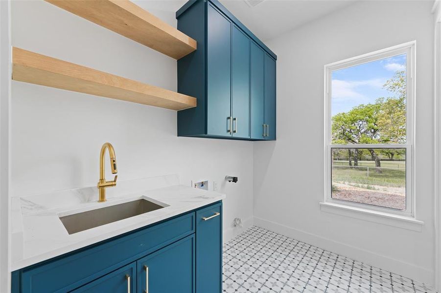 Furnished interior view inside a new home in , Weatherford (Image 29).