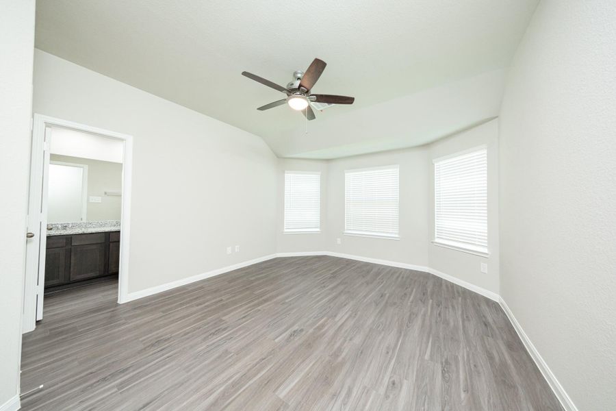 Spacious, unfurnished interior of a new home in Ridgeland Hills, Willis (Image 7).