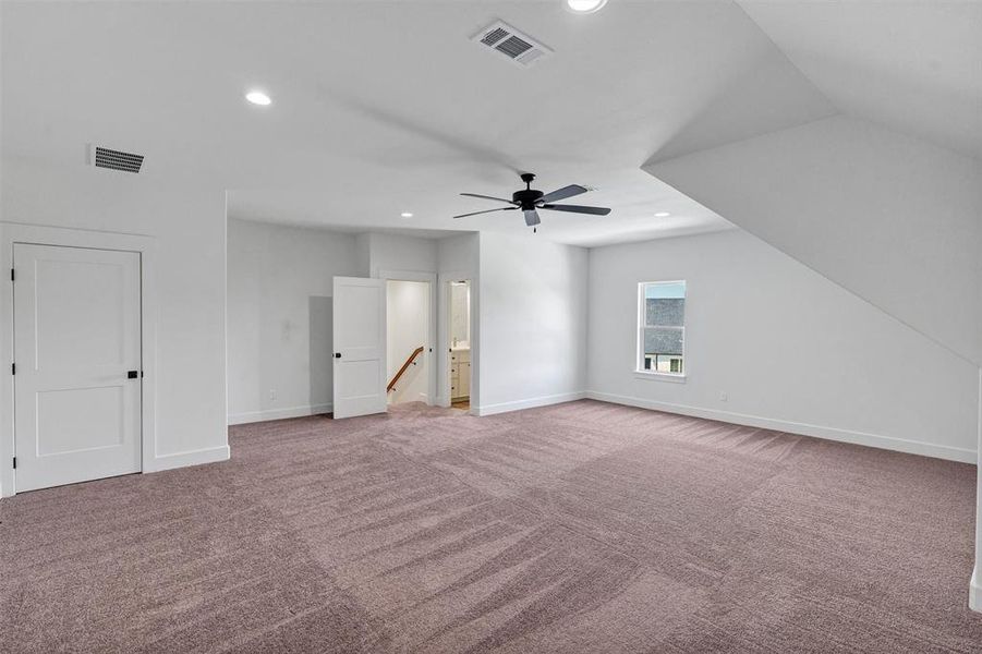 Spacious, unfurnished interior of a new home in , Granbury (Image 19). Spacious, unfurnished interior of a new home in , Granbury (Image 19).