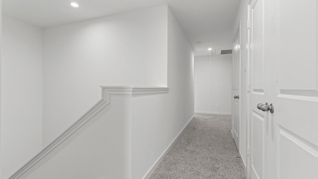 Spacious, unfurnished interior of a new home in Lexington Village, Missouri City (Image 19).