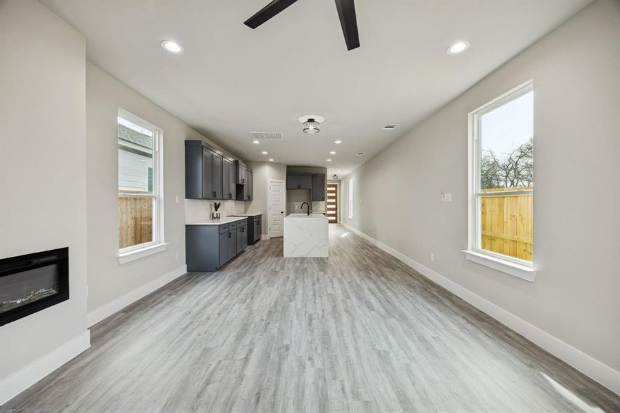 Spacious, unfurnished interior of a new home in , Dallas (Image 24).