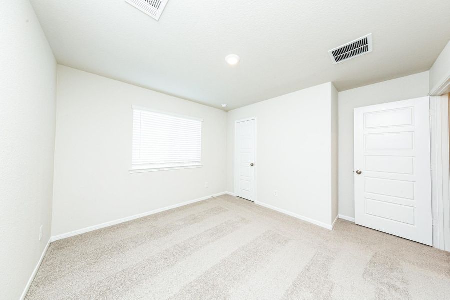 Spacious, unfurnished interior of a new home in Bammel Oaks, Houston (Image 10). Spacious, unfurnished interior of a new home in Bammel Oaks, Houston (Image 10).