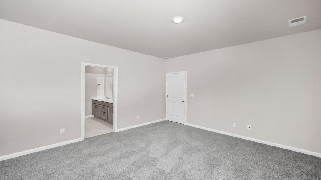 Spacious, unfurnished interior of a new home in Livingston Woods, Irmo (Image 21).