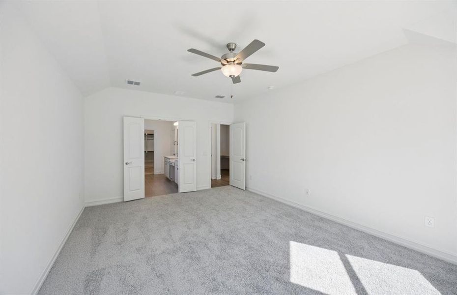 Spacious owner's suite with private bath Spacious owner's suite with private bath