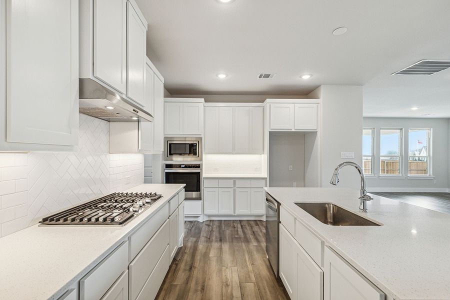Furnished interior view inside a new home in Dove Hollow, Waxahachie (Image 11).