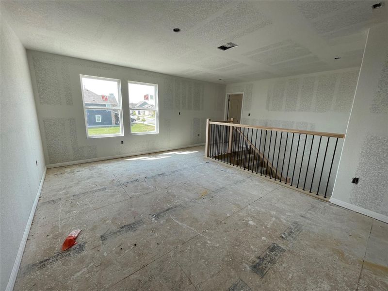 Spacious, unfurnished interior of a new home in Covered Bridge, Hutto (Image 27).