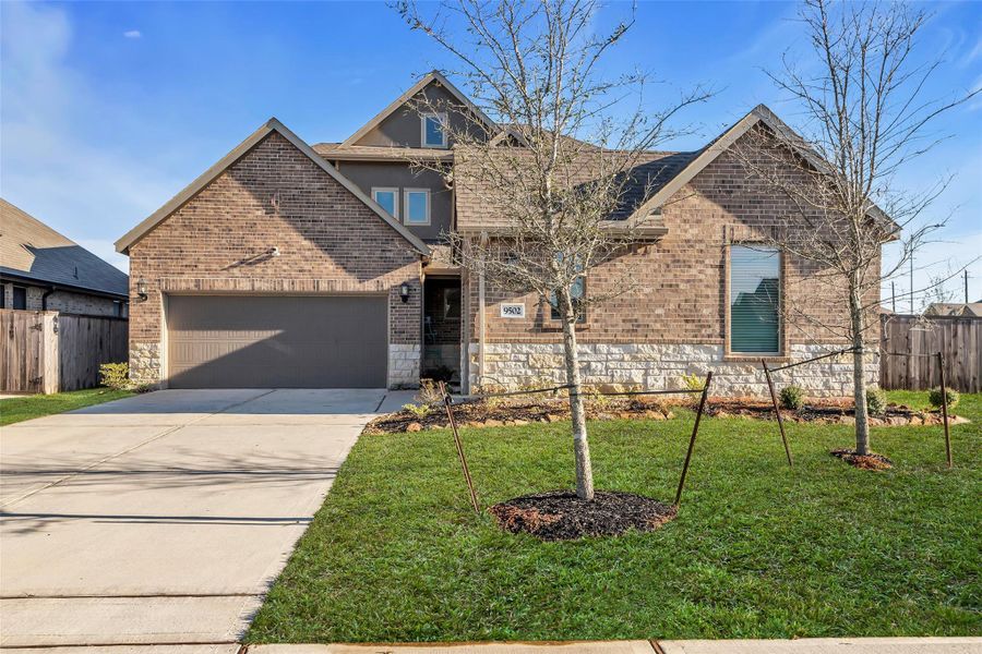 Front exterior of a new home in , Baytown, TX, highlighting curb appeal (Image 20).