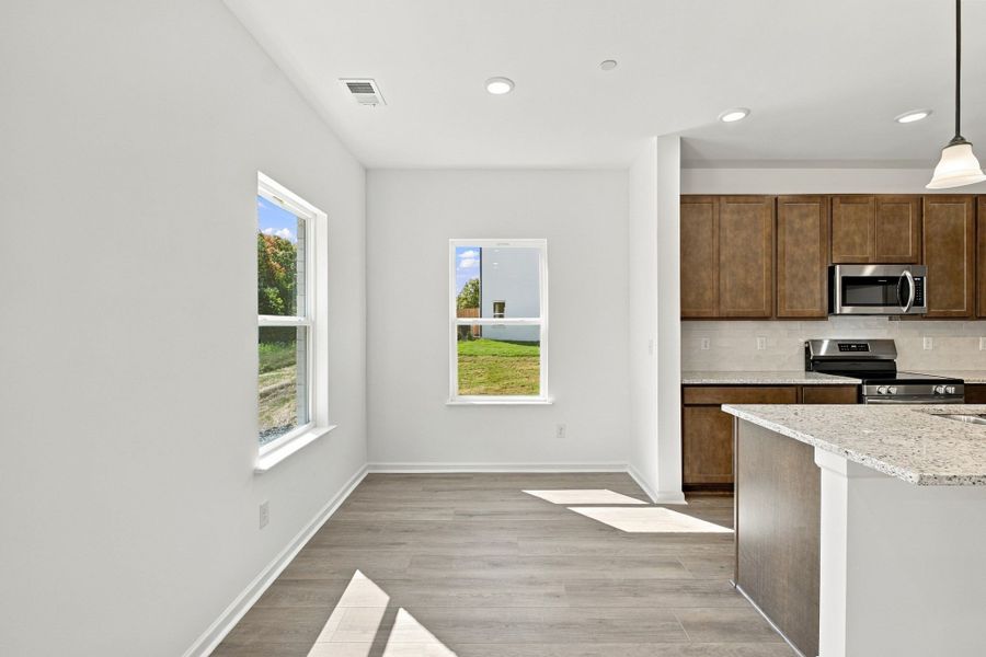 Image 30 of a home in Laurelwood Park.