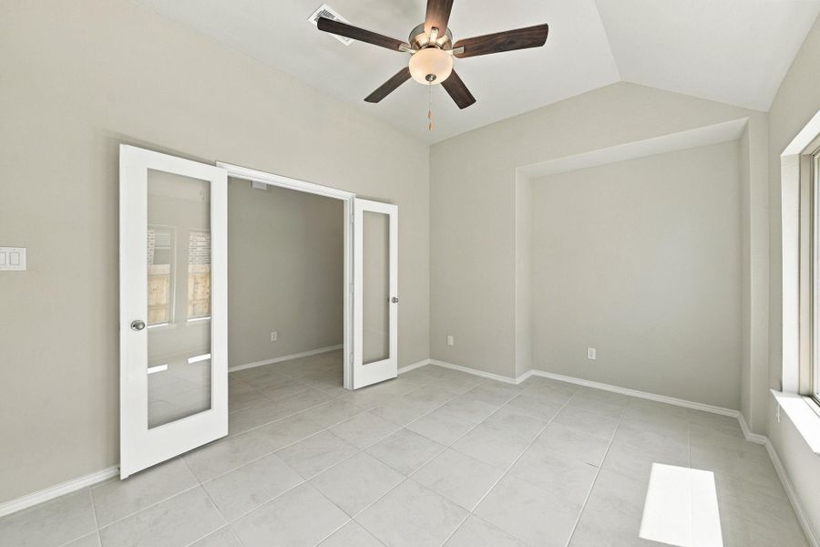 Spacious, unfurnished interior of a new home in Escondido, Magnolia (Image 26).