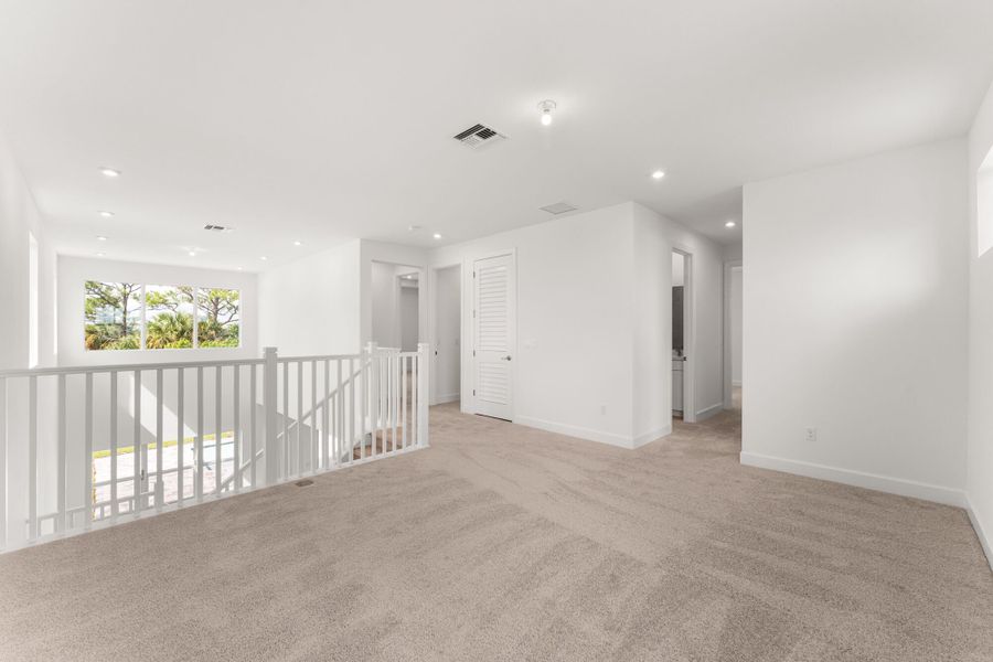 Spacious, unfurnished interior of a new home in Tradition, Port St. Lucie (Image 10).