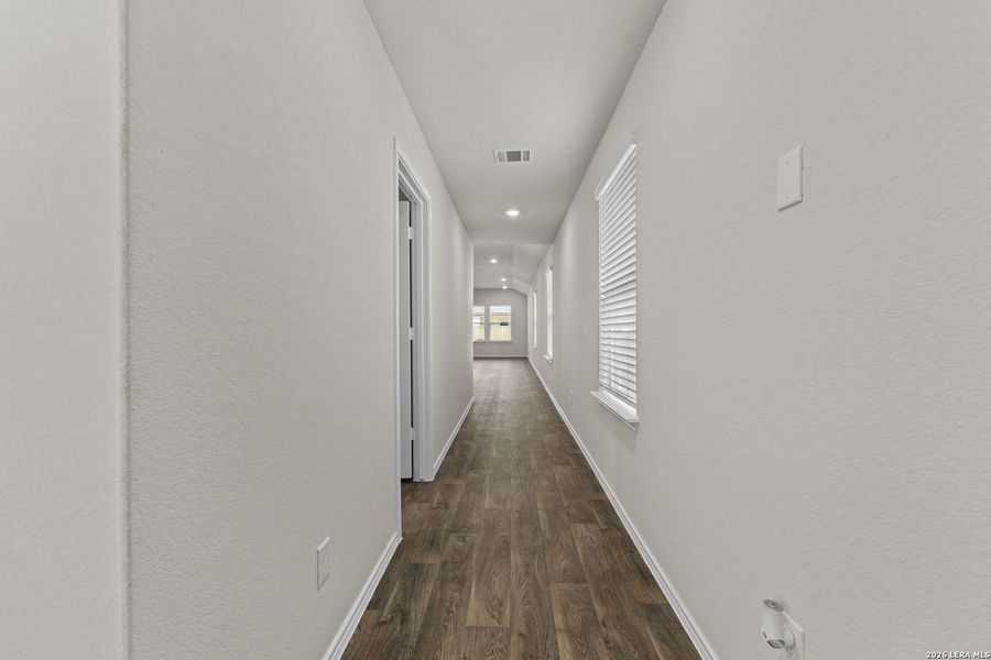 Spacious, unfurnished interior of a new home in Winding Creek, New Braunfels (Image 10).