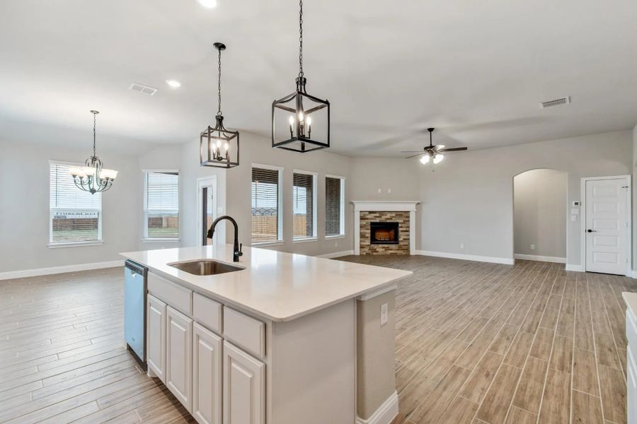 Image 175 representing the Concept 2373 by Landsea Homes in Coyote Crossing, Godley, TX. Image 175 representing the Concept 2373 by Landsea Homes in Coyote Crossing, Godley, TX.