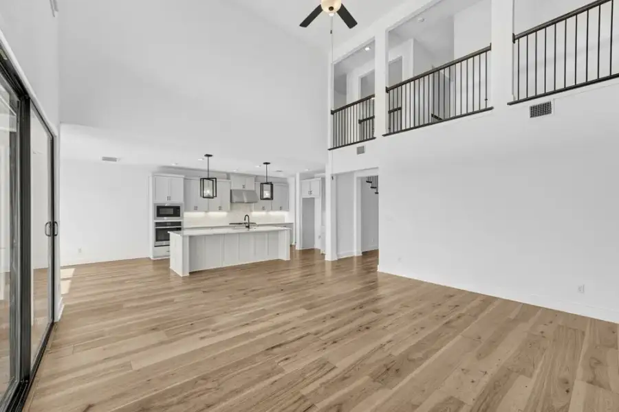 Spacious, unfurnished interior of a new home in Travisso, Leander (Image 14).