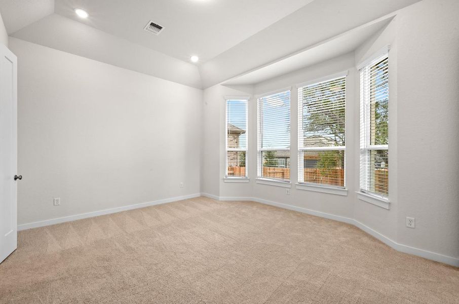 Spacious, unfurnished interior of a new home in 6 Creeks at Waterridge, Kyle (Image 10).