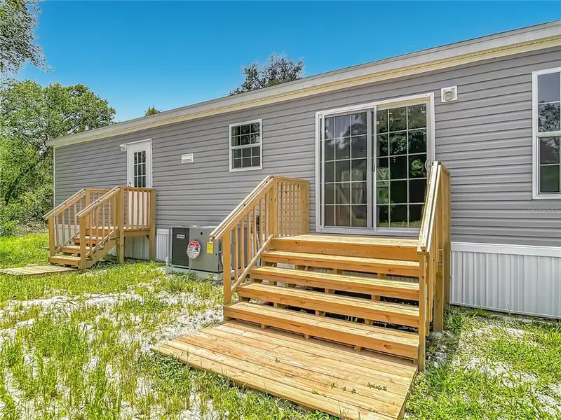 Exterior details and patio area of a home in , Deland (Image 22).