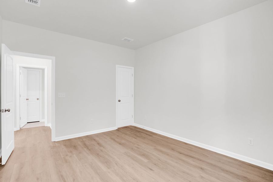 Spacious, unfurnished interior of a new home in Carriage Estates, Lexington (Image 49).