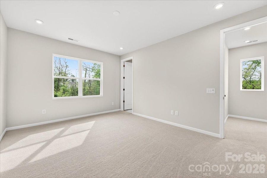 Primary en suite Primary en suite