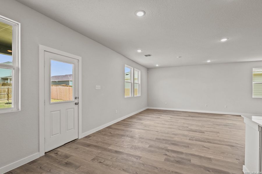 Spacious, unfurnished interior of a new home in Park Place, New Braunfels (Image 18).
