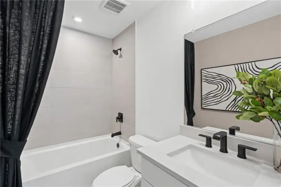Furnished interior view inside a new home in Ashworth Estates, Powder Springs (Image 7).