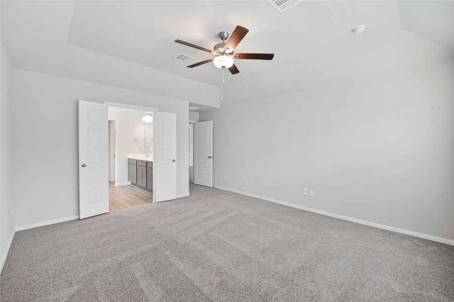 Spacious, unfurnished interior of a new home in Rollingbrook Estates, Baytown (Image 26).