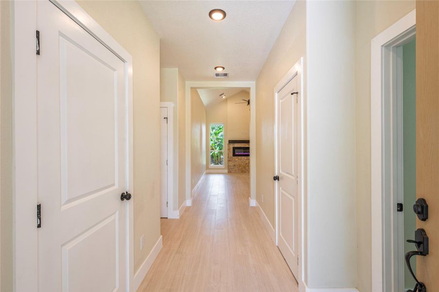 Spacious, unfurnished interior of a new home in , Texas City (Image 11).