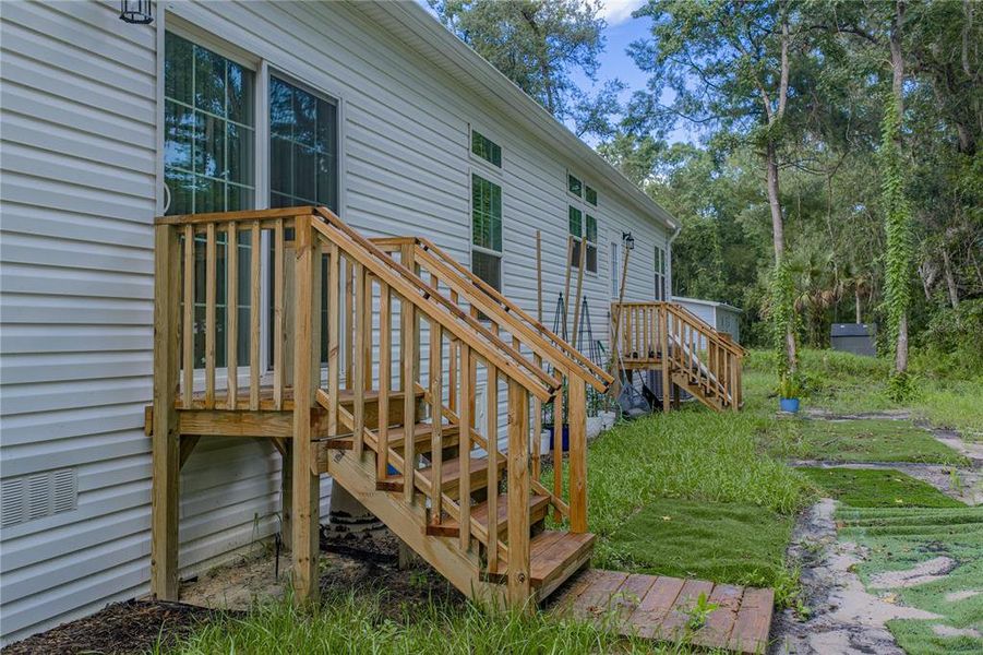 Exterior details and patio area of a home in , Webster (Image 23).