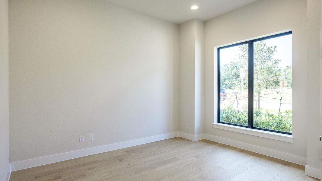 Spacious, unfurnished interior of a new home in Parkside Peninsula, Georgetown (Image 10).