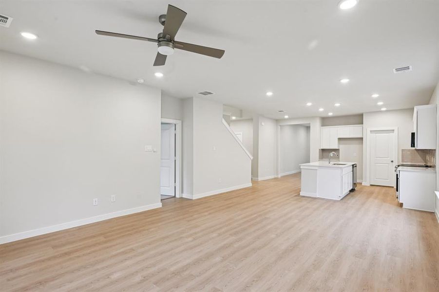 Spacious, unfurnished interior of a new home in Summerwood Estates, Red Oak (Image 16). Spacious, unfurnished interior of a new home in Summerwood Estates, Red Oak (Image 16).