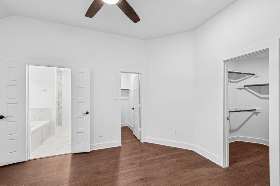 Spacious, unfurnished interior of a new home in Sorella, Tomball (Image 10).