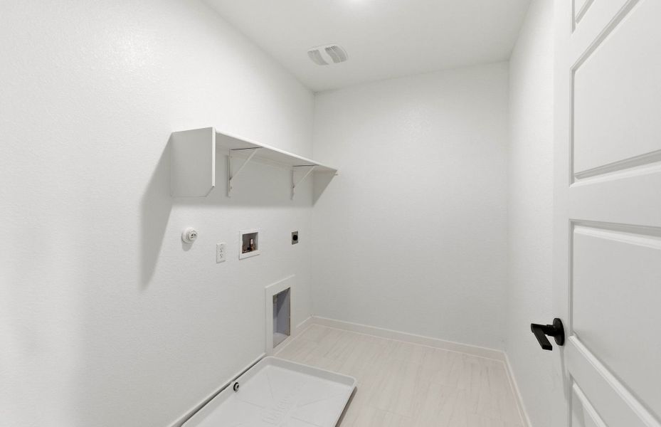 Spacious, unfurnished interior of a new home in Monarch on Main, Round Rock (Image 40).