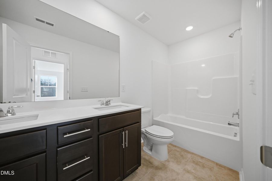 SUN_Everlee_Pic_CarsonII_QMI_229_Bath2_1