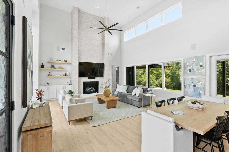 Living Room w/ 20" Ceiling