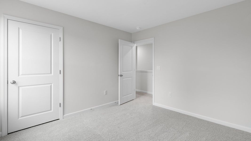 Spacious, unfurnished interior of a new home in Country Creek, Lexington (Image 24).