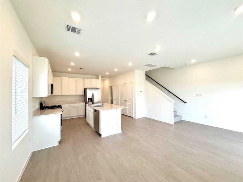 Furnished interior view inside a new home in Sierra Vista, Rosharon (Image 6).