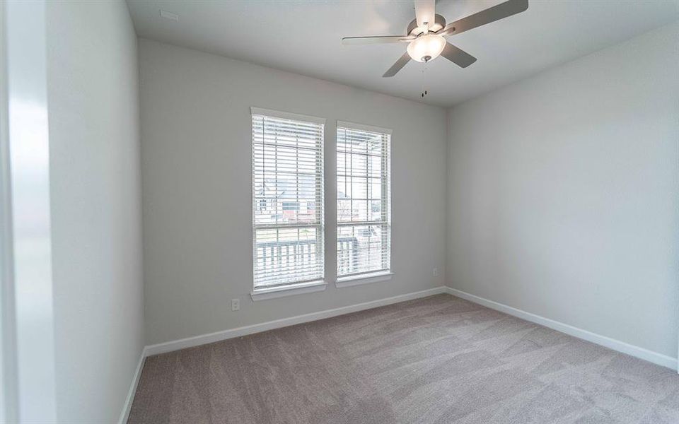 Spacious, unfurnished interior of a new home in Heath Golf & Yacht Club, Forney (Image 17).