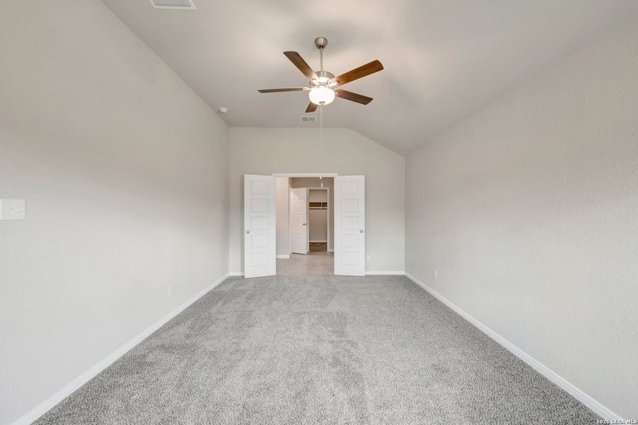 Spacious, unfurnished interior of a new home in Greenspoint Heights, Seguin (Image 27).