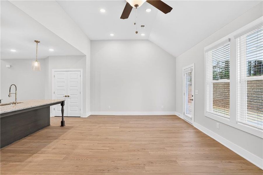 Spacious, unfurnished interior of a new home in The Fairways at Mirror Lake, Villa Rica (Image 18).