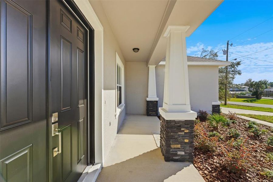 Exterior details and patio area of a home in , Citrus Springs (Image 32).