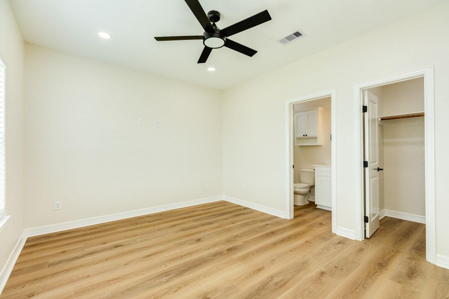 Spacious, unfurnished interior of a new home in , Surfside Beach (Image 14).