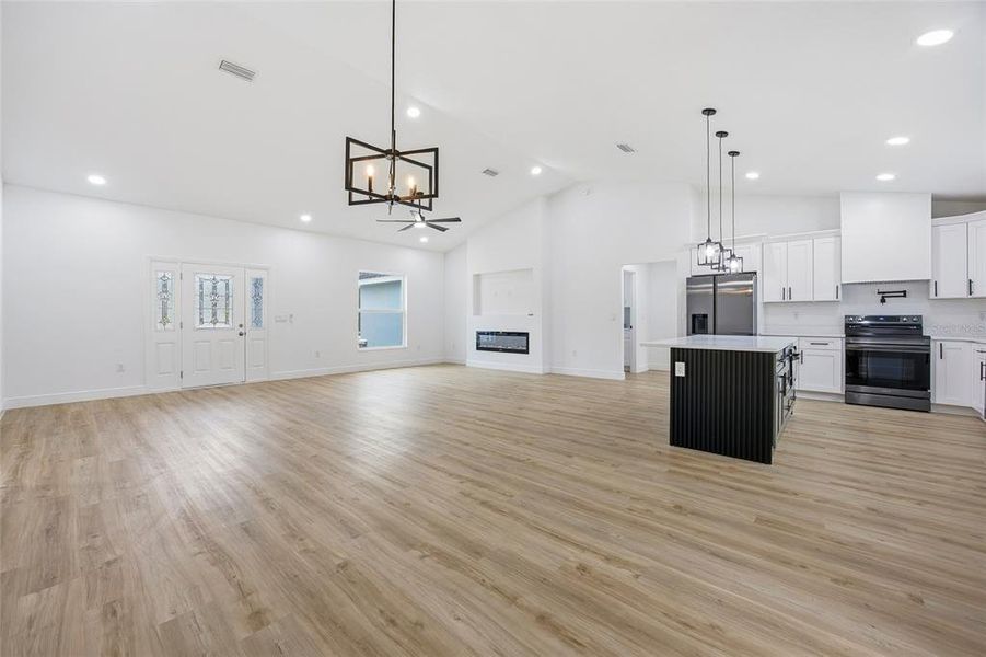 Spacious, unfurnished interior of a new home in , Ocala (Image 32).