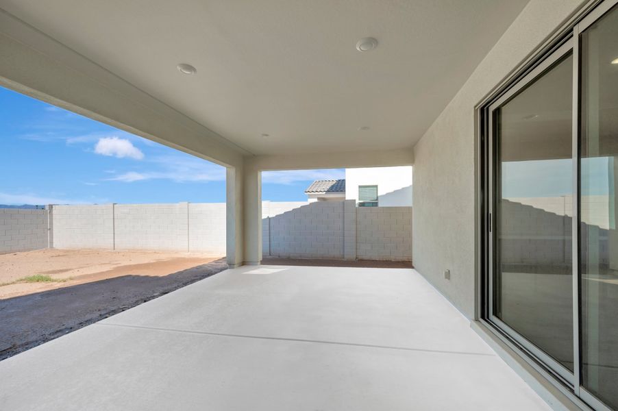 Exterior details and patio area of a home in Terraza, San Tan Valley (Image 3).