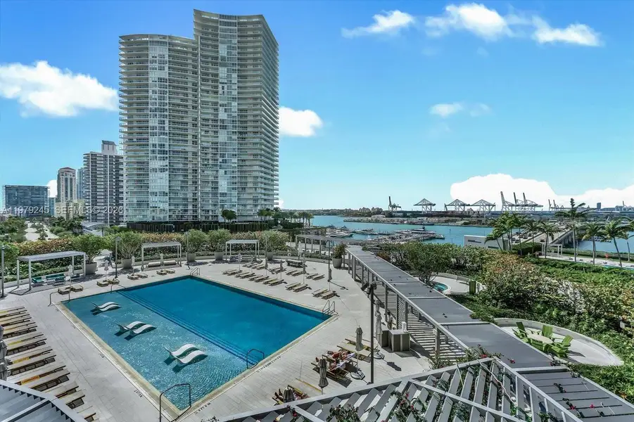 Condo located in Miami Beach, FL showcasing its design and architecture (Image 3).